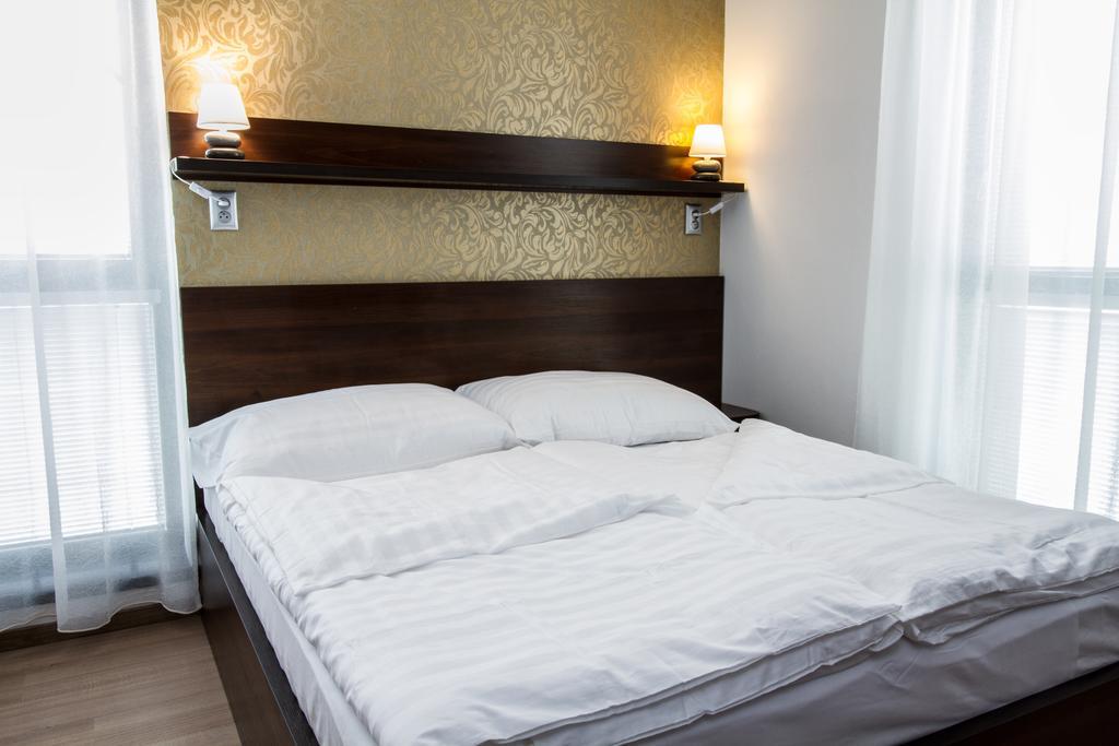 La Pension Aparthotel Trnava Kamer foto